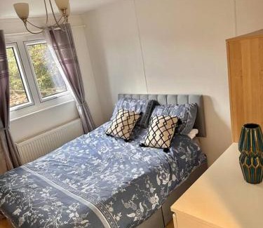 Glasgow Apartment | Semi-detached 1-Bedroom Chalet at Maryville Caravan Site - Uddingston, Glasgow