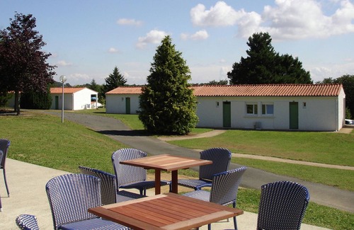 Chantonnay Apartment | Semi-detached bungalow with microwave, in the great Vendée