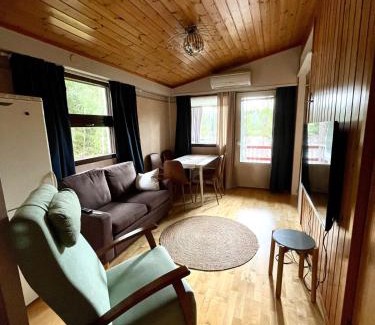 Aijala Apartment | Semi-detached cottage by the lake