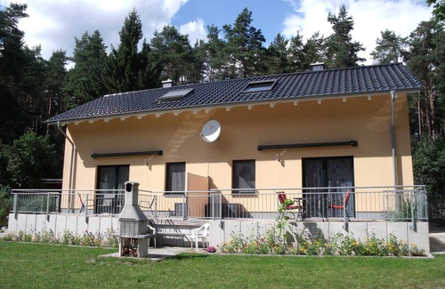 Krakow am See House | Semi-detached house Amsel - Semi-detached holiday home by the lake & forest