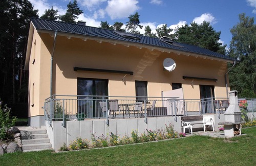 Krakow am See House | Semi-detached house Amsel - Semi-detached holiday home by the lake & forest