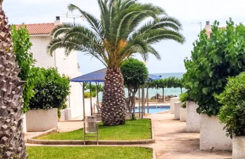 Alcanar House | Semi-detached house in a private urbanization by the sea.