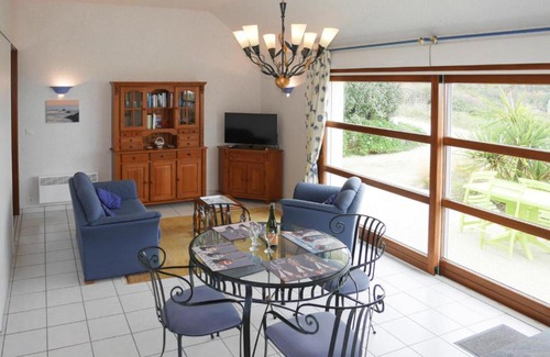 Plouhinec House | Semi-detached house with sea views, Plouhinec