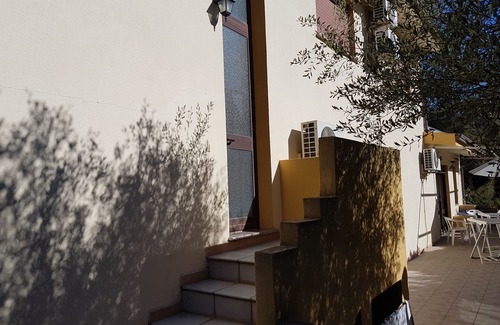 Teulada House | semi-detached villa with garden, center, quiet area, panoramic, air-conditioned
