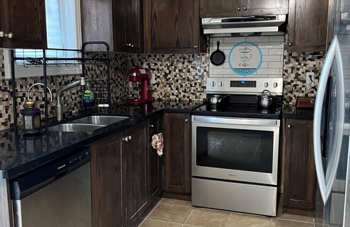 Churchill Meadows House | Semi house n3bedroom upstairs 2 bathroom nOne bedroom bathroom in the basement