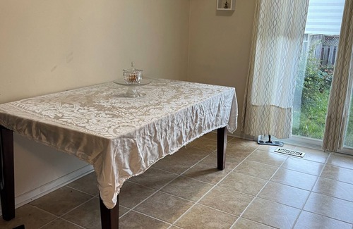 Churchill Meadows House | Semi house n3bedroom upstairs 2 bathroom nOne bedroom bathroom in the basement