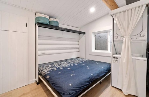 Blind Bay Ski Chalet | Semi-waterfront log cabin w private beach and buoy