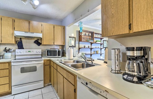 Seminole House | Seminole Townhome: Easy Access to Beaches!