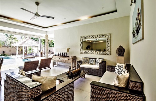 Banjar Semer Villa | Seminyak 3BR Pool Villa & Lounger