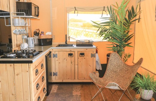 Totnes Cottage | SEMIRA TENT LODGE, pet friendly, with a garden in Blackawton