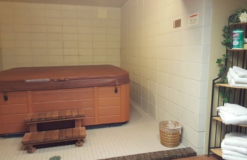 Topeka Hotel | Senate Luxury Suites