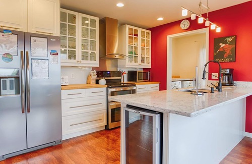 Oaks Corners Cottage | Seneca Knoll:"Gorgeous Custom-built Home with Seneca Lake Views"