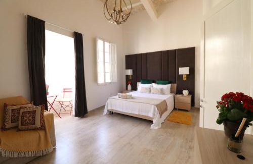Senglea House | Sengleana - Scenic Waterfront house, with lift
