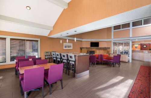 Livermore Hotel | SenS Suites Livermore; SureStay Collection by Best Western