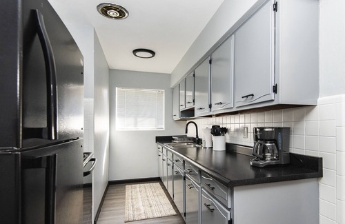 Lindenwood Park Apartment | Sensational 1 Bedroom Apartment with Free Parking