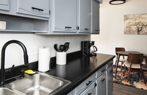 Lindenwood Park Apartment | Sensational 1 Bedroom Apartment with Free Parking