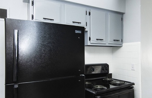 Lindenwood Park Apartment | Sensational 1 Bedroom Apartment with Free Parking