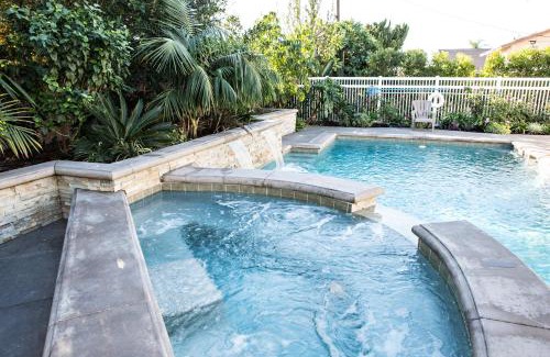 Hermosa Village House | Sensational 6 Bedroom 4 Bathroom Pool Home (3 Master Bedrooms W/bathrooms)