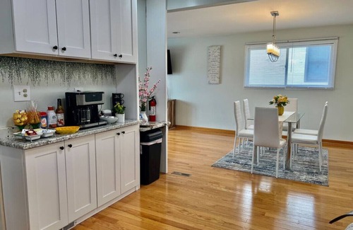 Elmhurst House | Sensational Home NearO’hare! Ideal for long stay’s