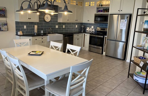 Port Clinton House | Sensational Lakefront Beach House - 4 bed/3 bath w/heated pool and hot tub
