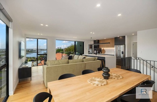 Hillsborough House | Sensational Seaview Home