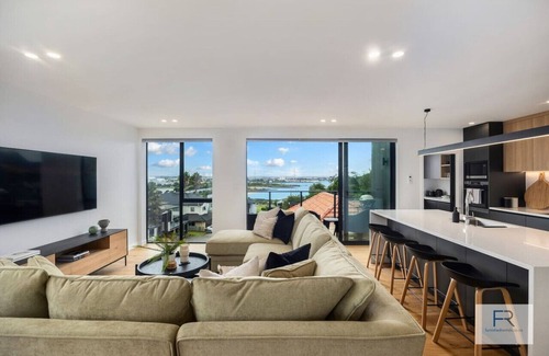 Hillsborough House | Sensational Seaview Home