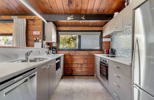 Pauanui House | Sensational Sun Trap on Estuary Frontage - Pauanui