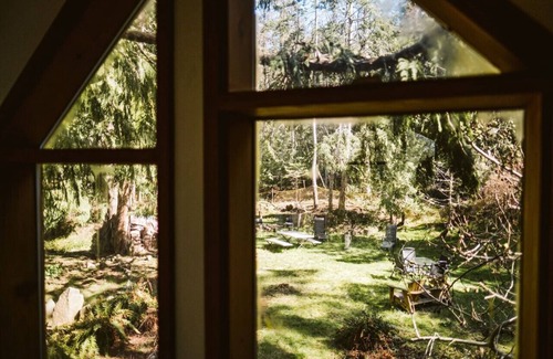 Galiano Cabin | Sensational Sunrise Suite