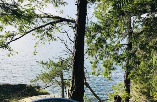Galiano Cabin | Sensational Sunrise Suite