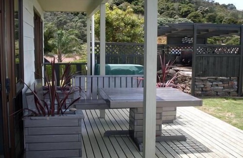 Whitianga House | SENSATIONAL,UNIQUE PANORAMIC COASTAL BACH.