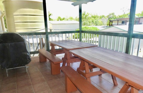 Woodgate House | Sensational Water Views - Awesome Location @ Walkers Point