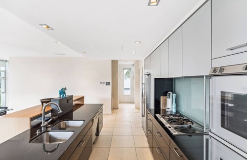 Auckland House | Sentinel Beach House - Auckland Holiday Retreat
