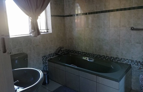 Mmabatho House | Sentlhaga Guest House
