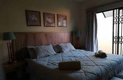 Mmabatho House | Sentlhaga Guest House