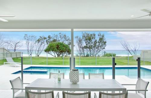 Bilinga House | Sentosa on Tugun - Beachfront 5 Bedroom