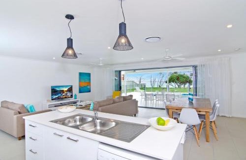 Bilinga House | Sentosa on Tugun - Beachfront 5 Bedroom