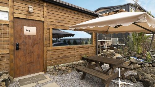 Andeok House | Seogwipo Unyeong Pension