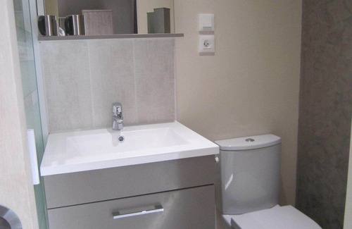 Cazouls-les-Beziers Bed & Breakfast | Separate garden room