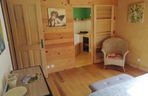 Clelles Bed & Breakfast | Separate room with terrace and summer kitchen in country house