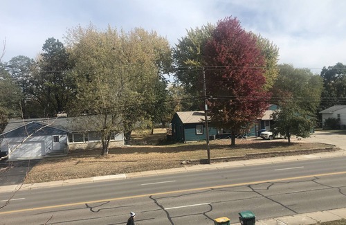 West Bloomington House | Separate studio with separate entrance pet friendly