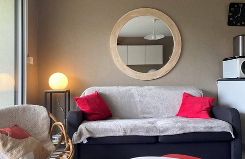 Carnac Apartment | -Sept 23 to 30 CARNAC PLAGE- APPART. T2 ground floor. private residence.WIFI. parking