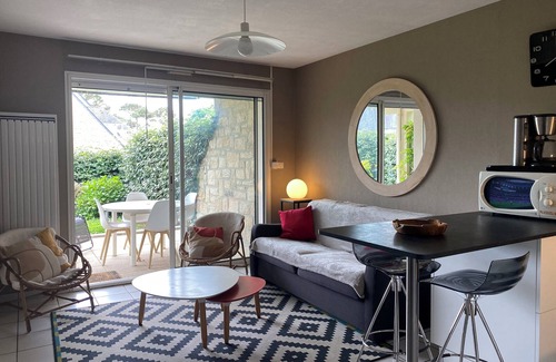 Carnac Apartment | -Sept 23 to 30 CARNAC PLAGE- APPART. T2 ground floor. private residence.WIFI. parking