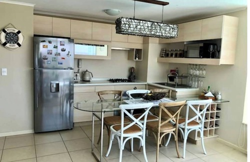 Algarrobo Apartment | Septiembre en la Playa Para 4, Parrilla, Jacuzzis