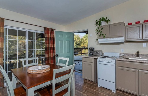 Three Rivers House | Sequoia Riverfront Guest House Right On The Water!