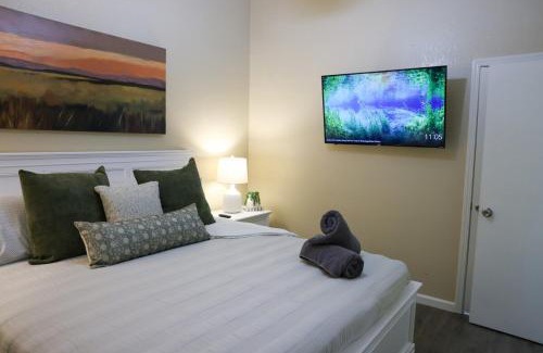 Three Rivers House | Sequoia Serenity 4 Mi to Sequoia, King Bed