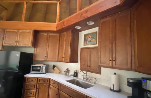 Three Rivers House | Sequoia View Yurt Round House ~ Couple’s Romantic Retreat ~ 2 Miles to Sequoia