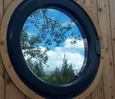 Torlundy Bed & Breakfast | Seren Garden Pod