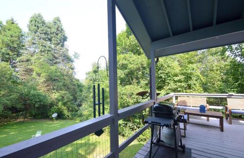 Berkeley Springs House | Serendipity - Hot Tub - Pet Friendly - Fire Pit - Grill - Porch - Deck - Wifi - Pool Access - Games