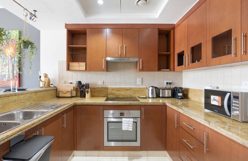 The Greens Apartment | Serene 1BR Apt in Fairways West Tower, The Greens