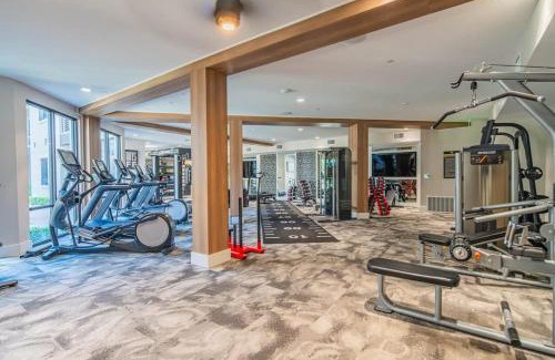 Orange Heights Apartment | Serene 1BR Uptown Biltmore Gym Pool Parking WD